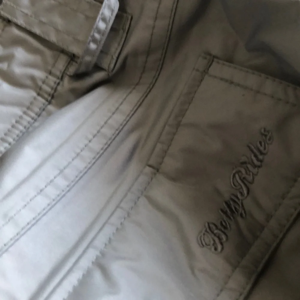 Betty Rides (L) snowboard Classic Rocker - Picture 14 of 16